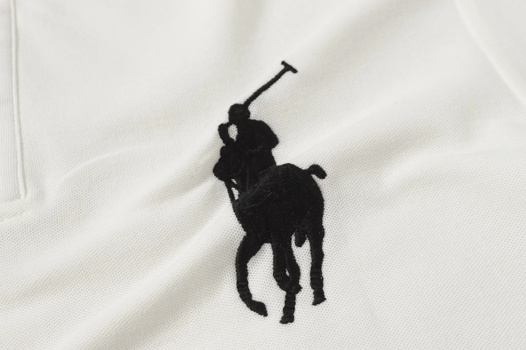 P150 Style No.: A012 [Ralph Lauren Classic Logo Embroidered Polo Shirt] ✅250g fine cotton pique fabric, custom-woven and dyed threads ✅Original stickers Scan the QR code to enter the official website ✅Large version, loose and stylish, can wear up to 210 pounds Color: Black White Navy Blue Sky Blue Dark Gray Floral Gray Size: S-XL